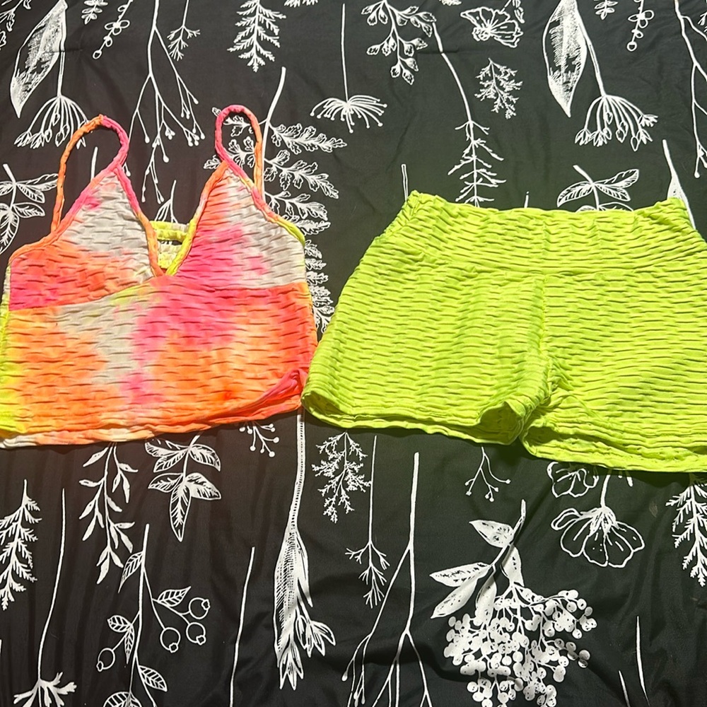 Scrunch material workout set